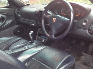 Metropole Blue full leather interior with sports seats and backrest.